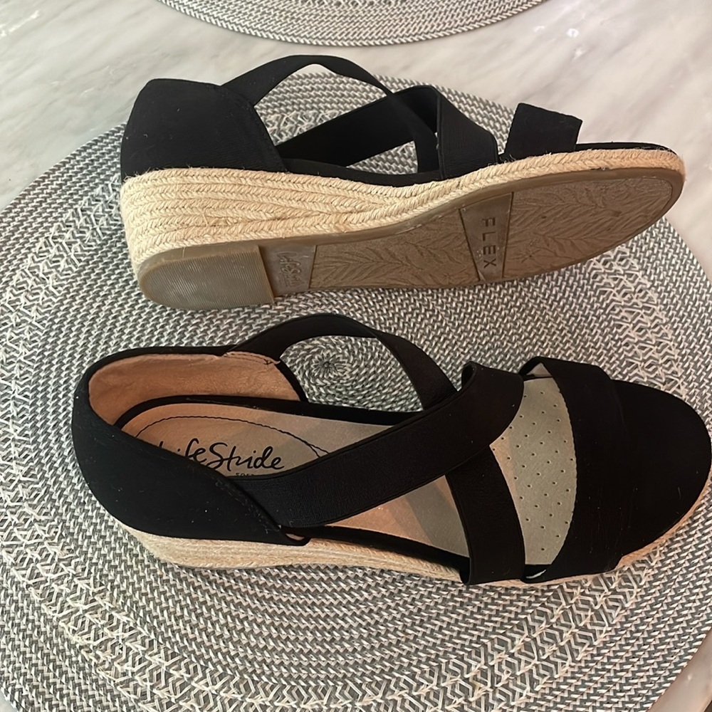Life Stride Black Elastic Crisscross Slip-On Sandals - Picture 2 of 4
